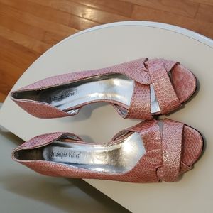 Size 12w cute pink low heels